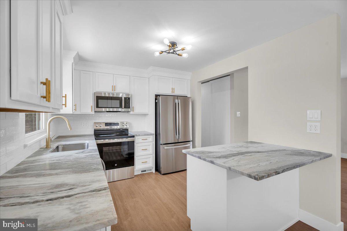 6 W COHAWKIN ROAD