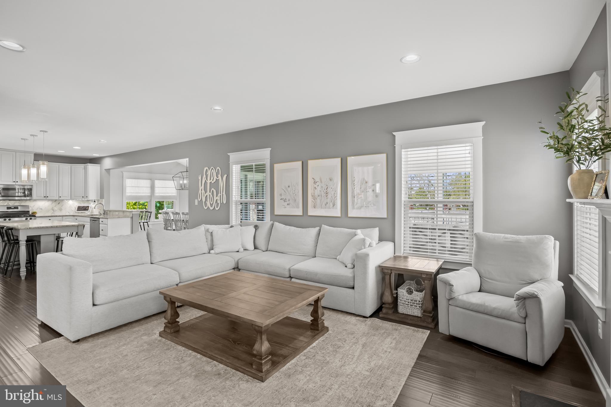 307 Meadowview Ct