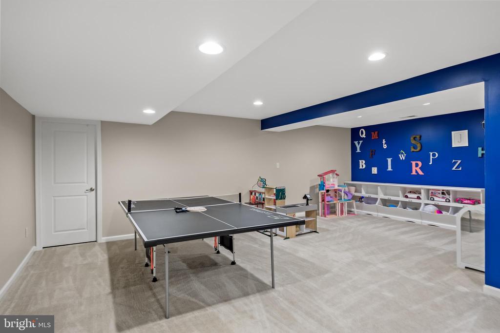 307 Meadowview Ct