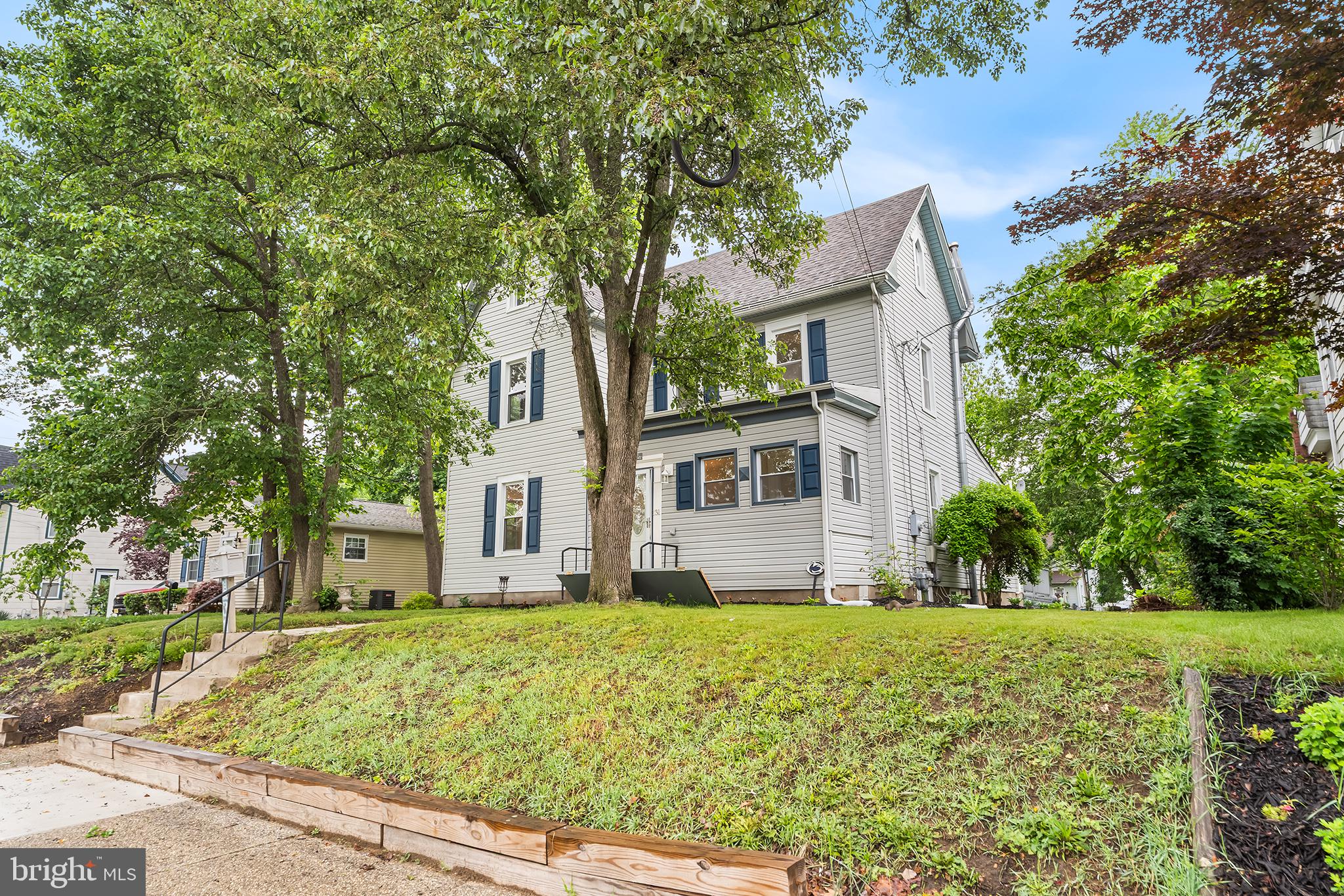 131 W CLINTON STREET