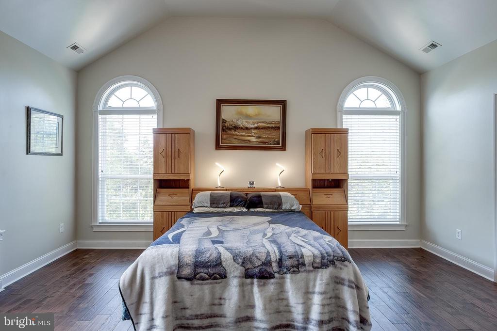 105 Hickory Ct