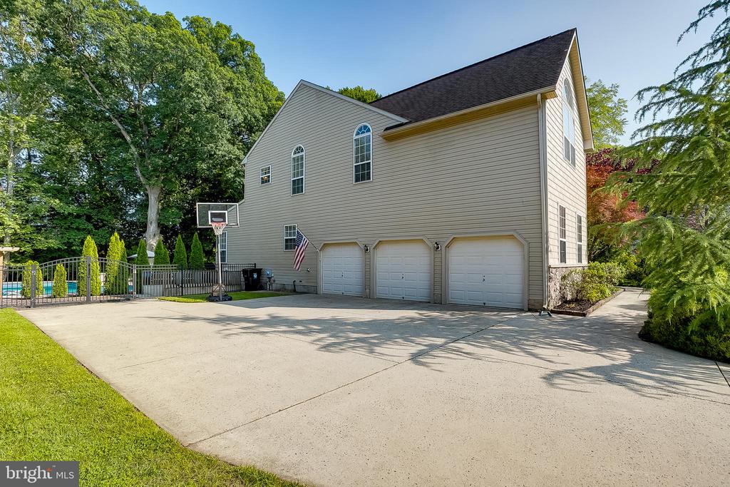 105 Hickory Ct