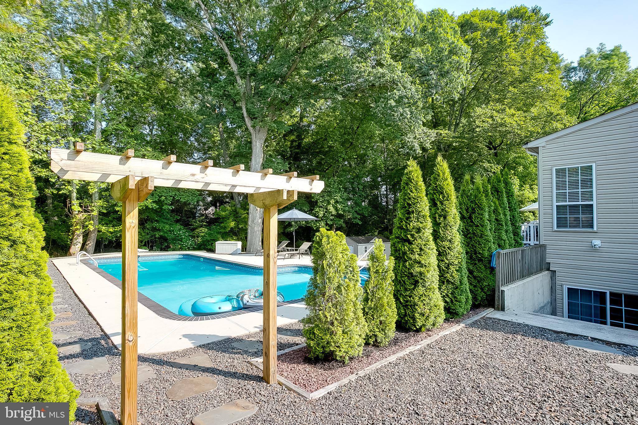 105 Hickory Ct