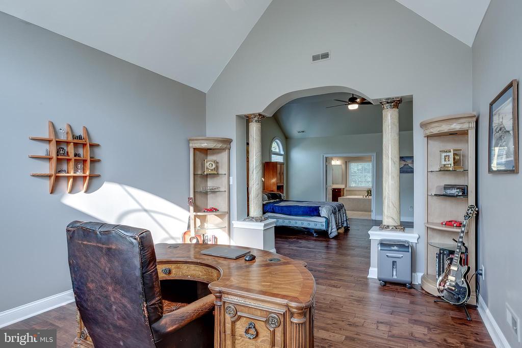105 Hickory Ct