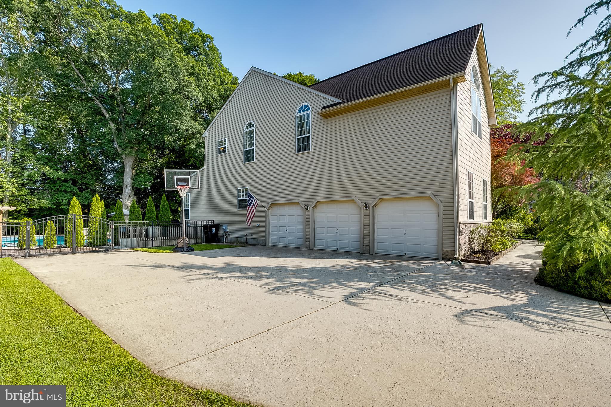 105 Hickory Ct