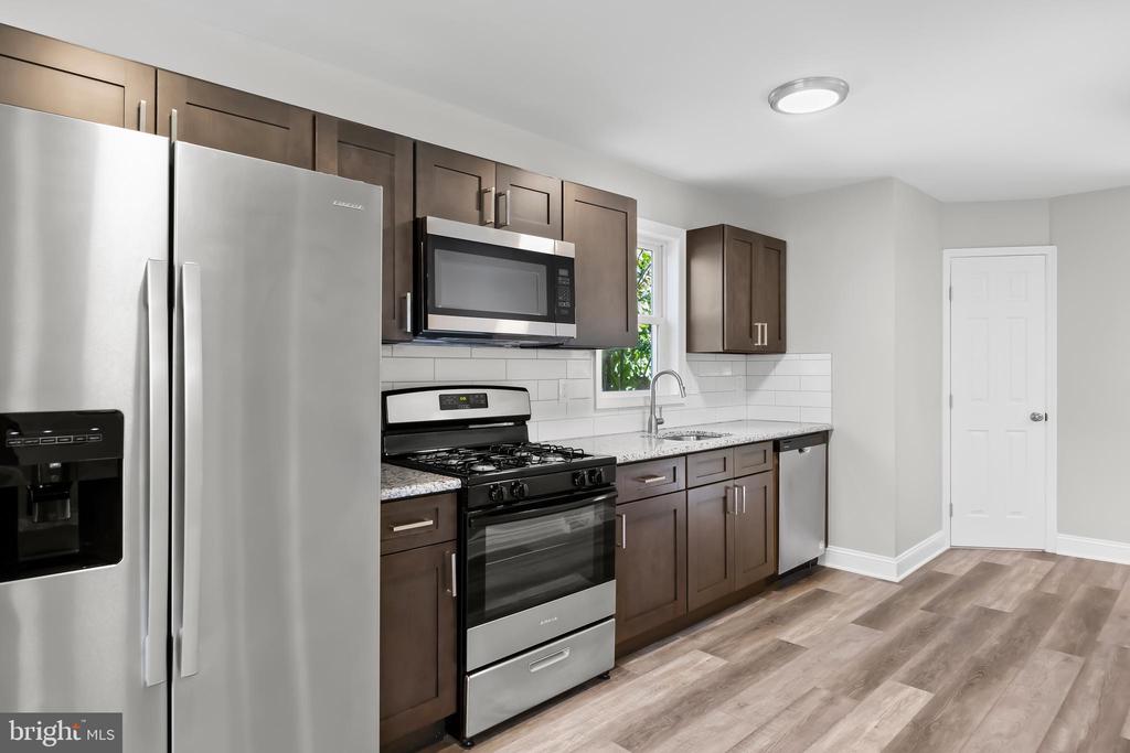 407 DICKINSON RD