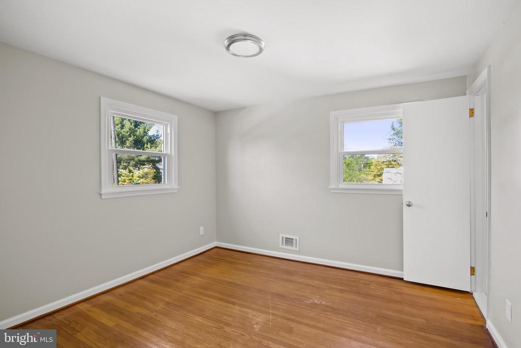 407 DICKINSON RD