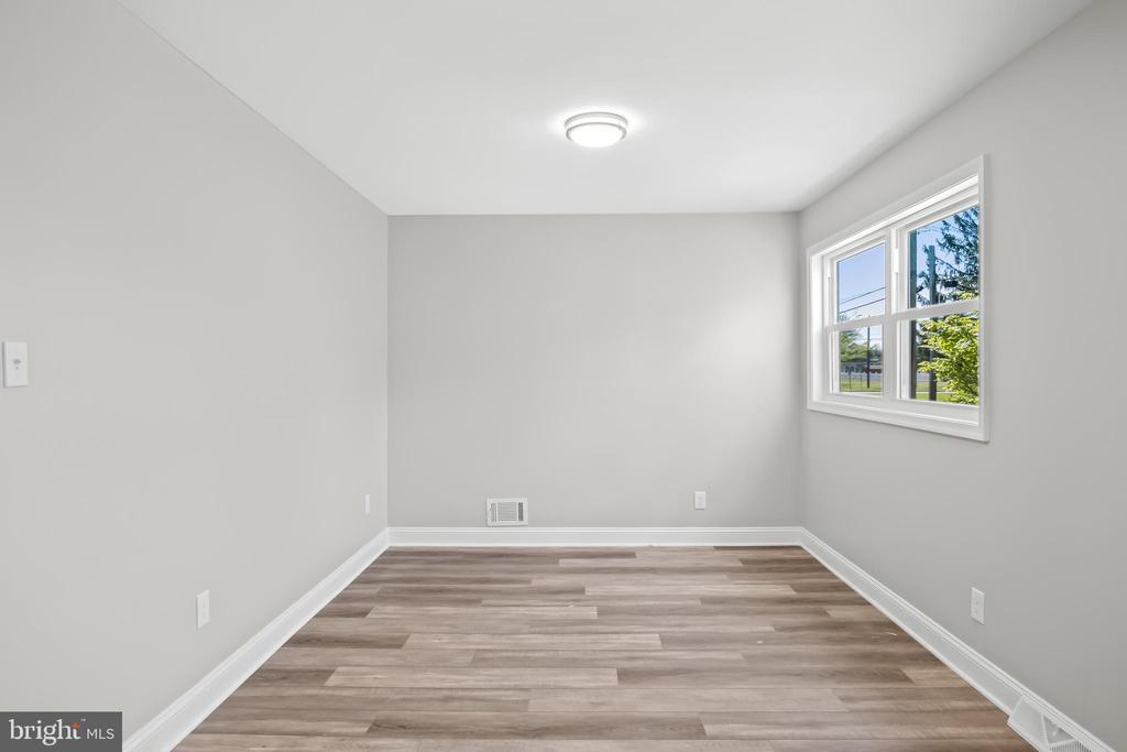 407 DICKINSON RD
