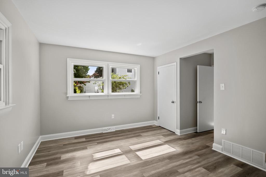 407 DICKINSON RD
