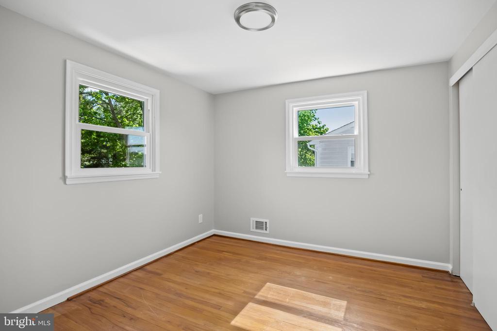 407 DICKINSON RD
