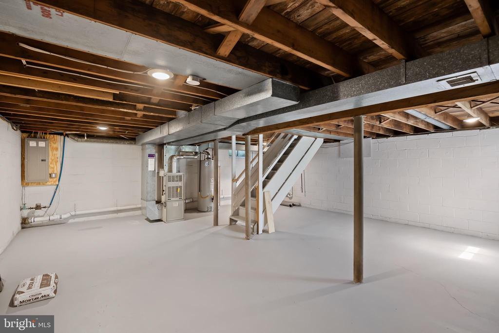 407 DICKINSON RD
