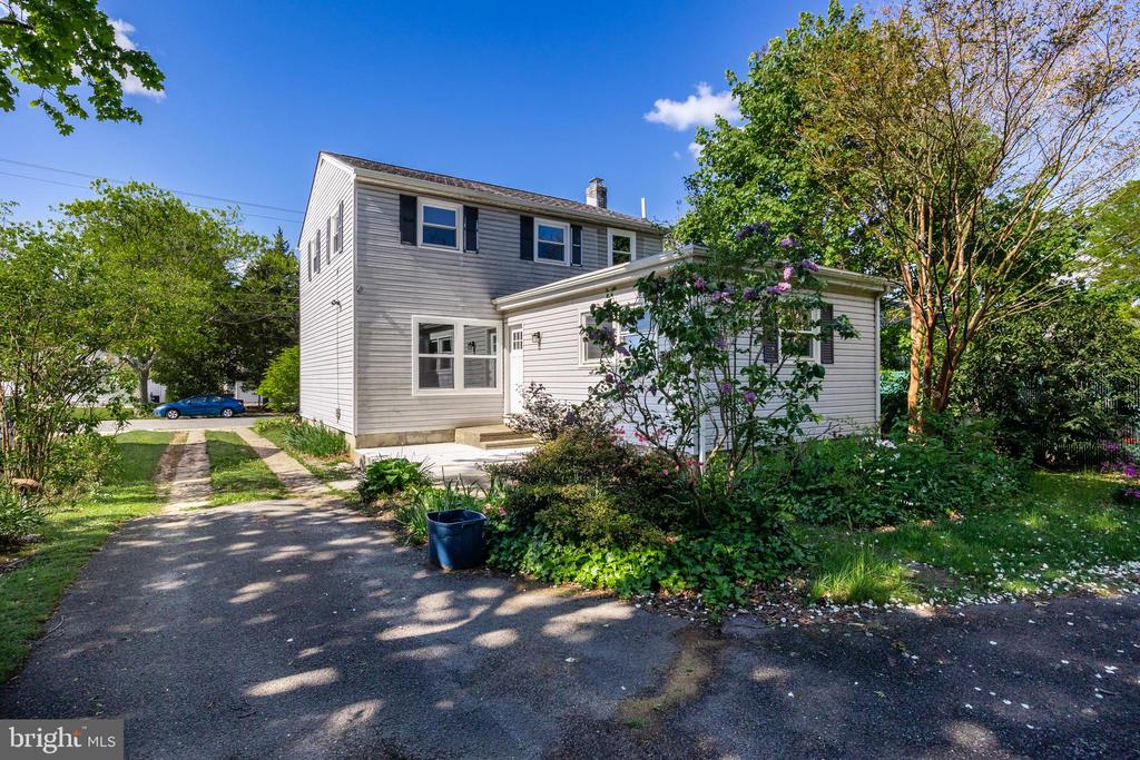 407 DICKINSON RD