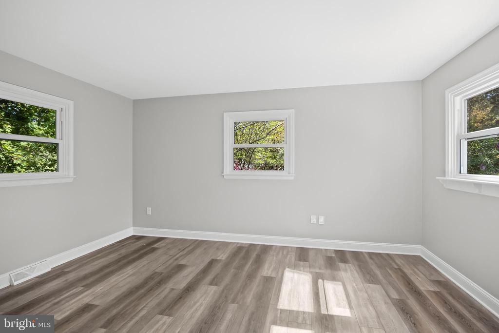 407 DICKINSON RD