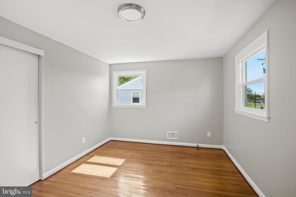 407 DICKINSON RD