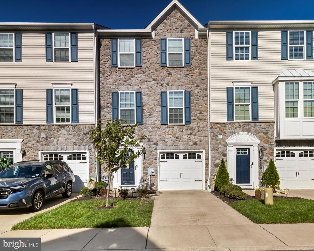 1032 REGENCY PLACE