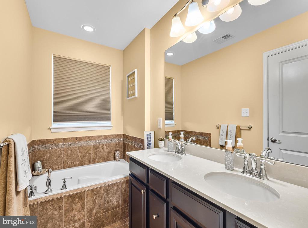 1032 REGENCY PLACE