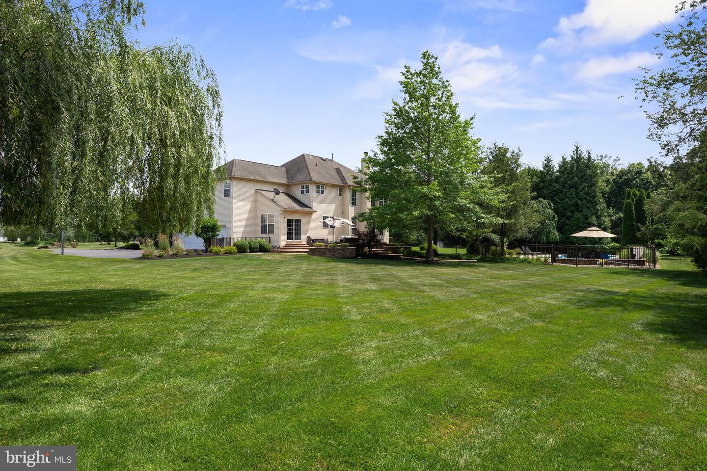 208 Hickory Ln