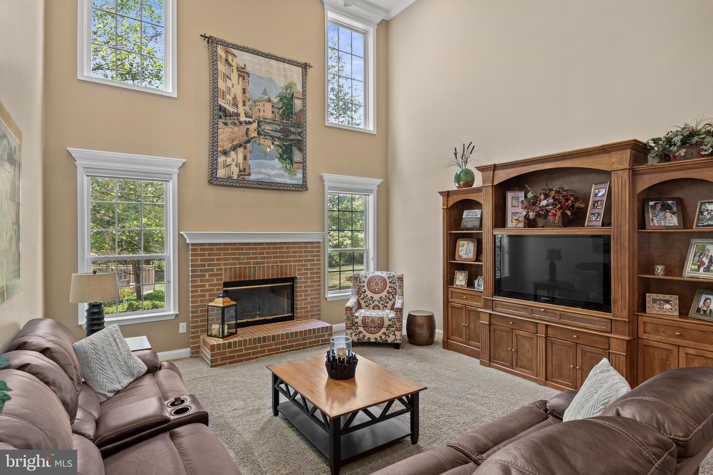 208 Hickory Ln