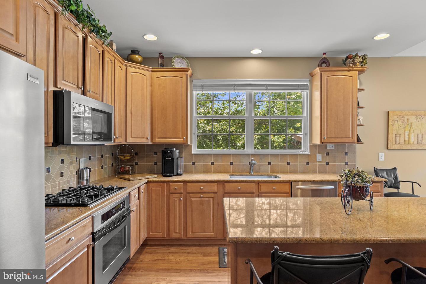 208 Hickory Ln