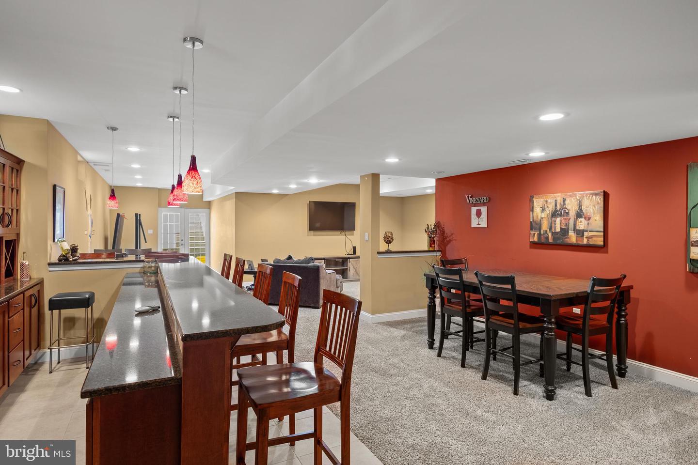 208 Hickory Ln
