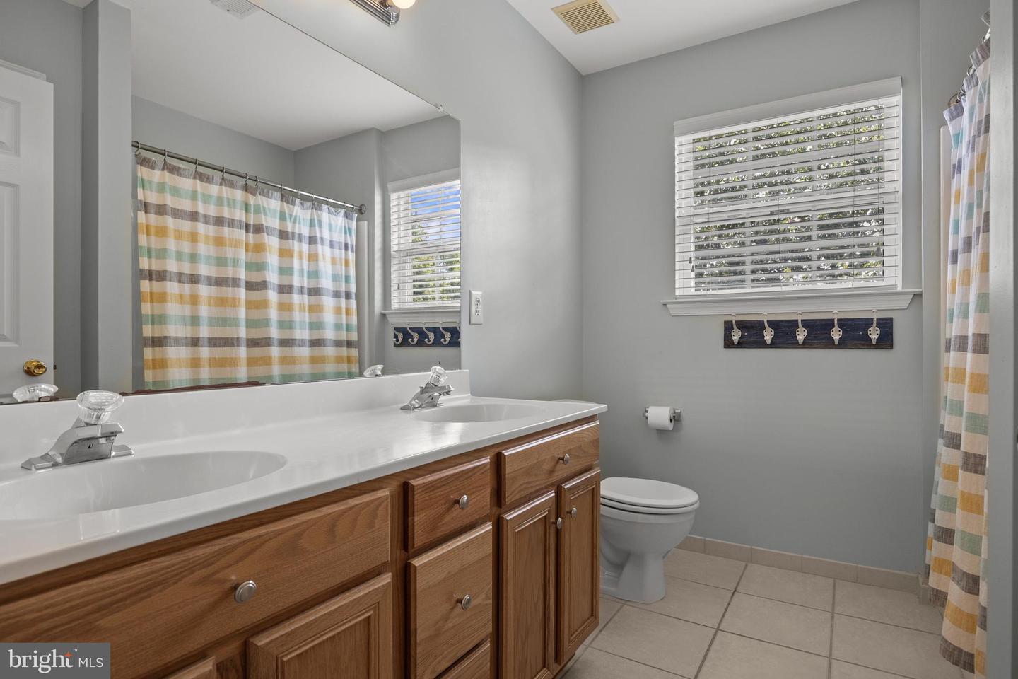 208 Hickory Ln