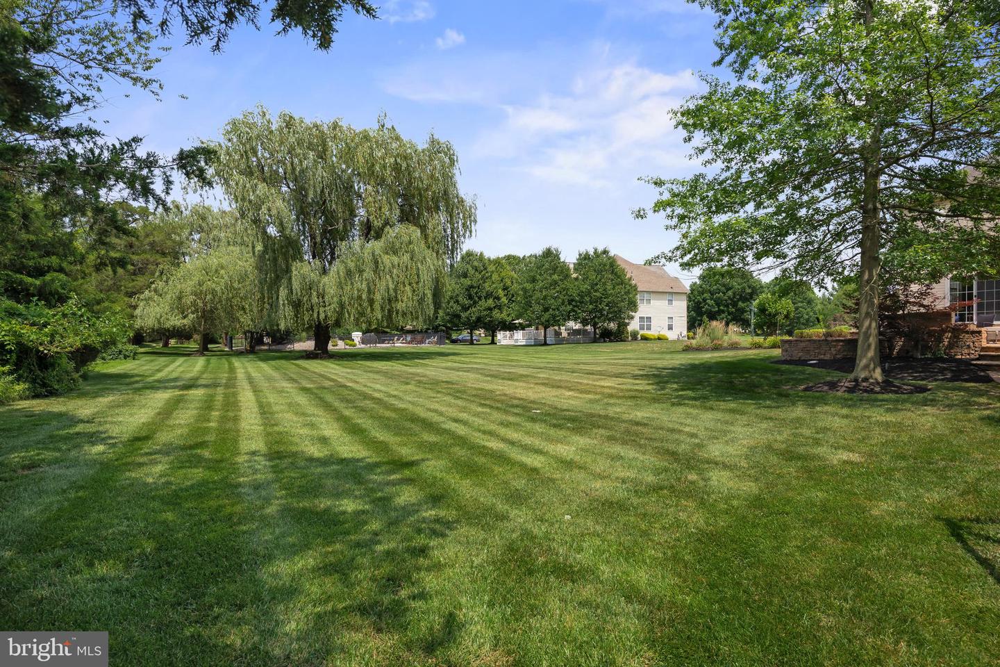 208 Hickory Ln
