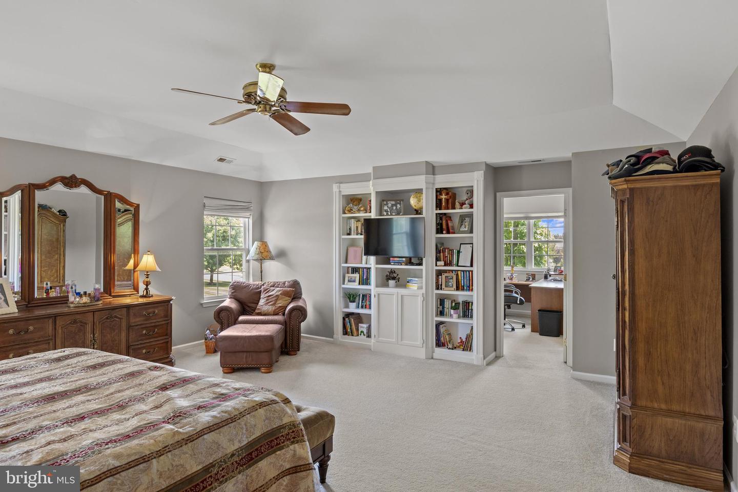 208 Hickory Ln