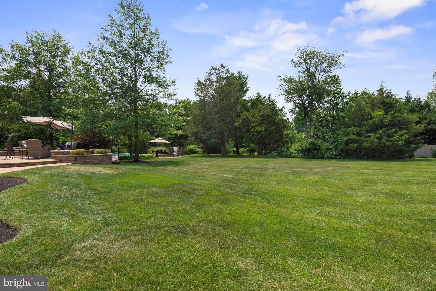 208 Hickory Ln