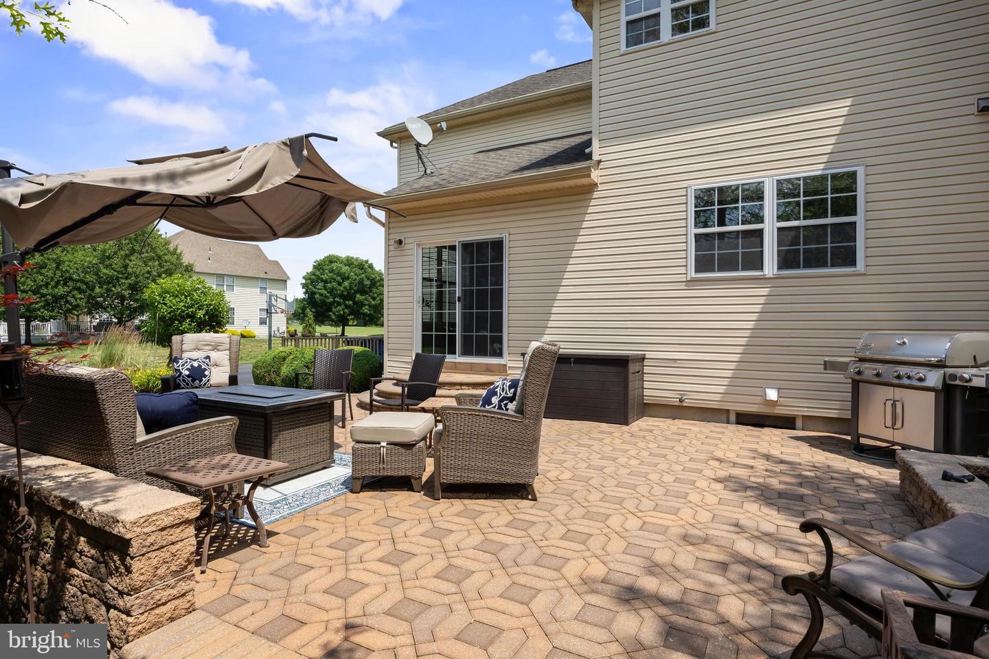 208 Hickory Ln