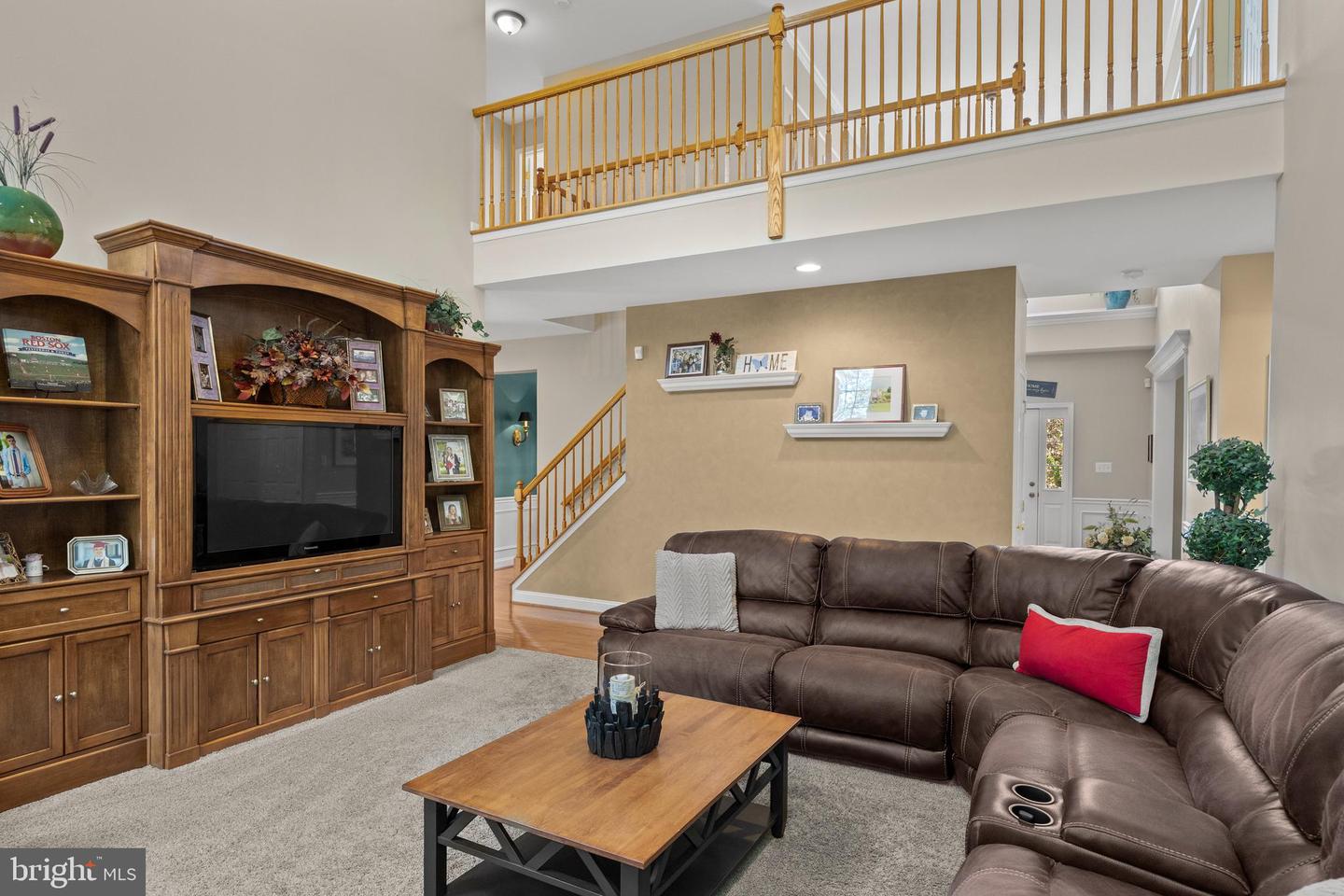 208 Hickory Ln