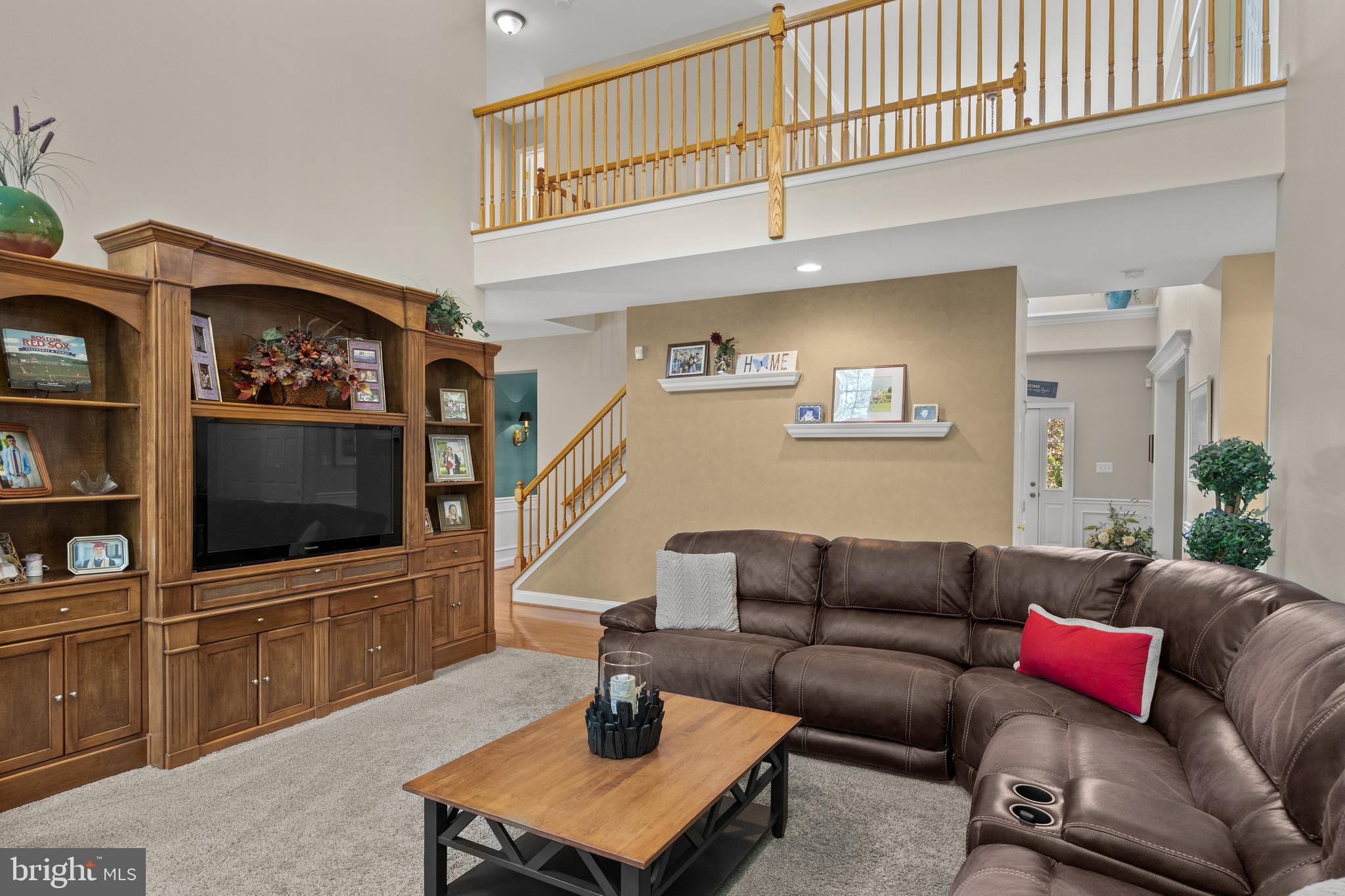 208 Hickory Ln