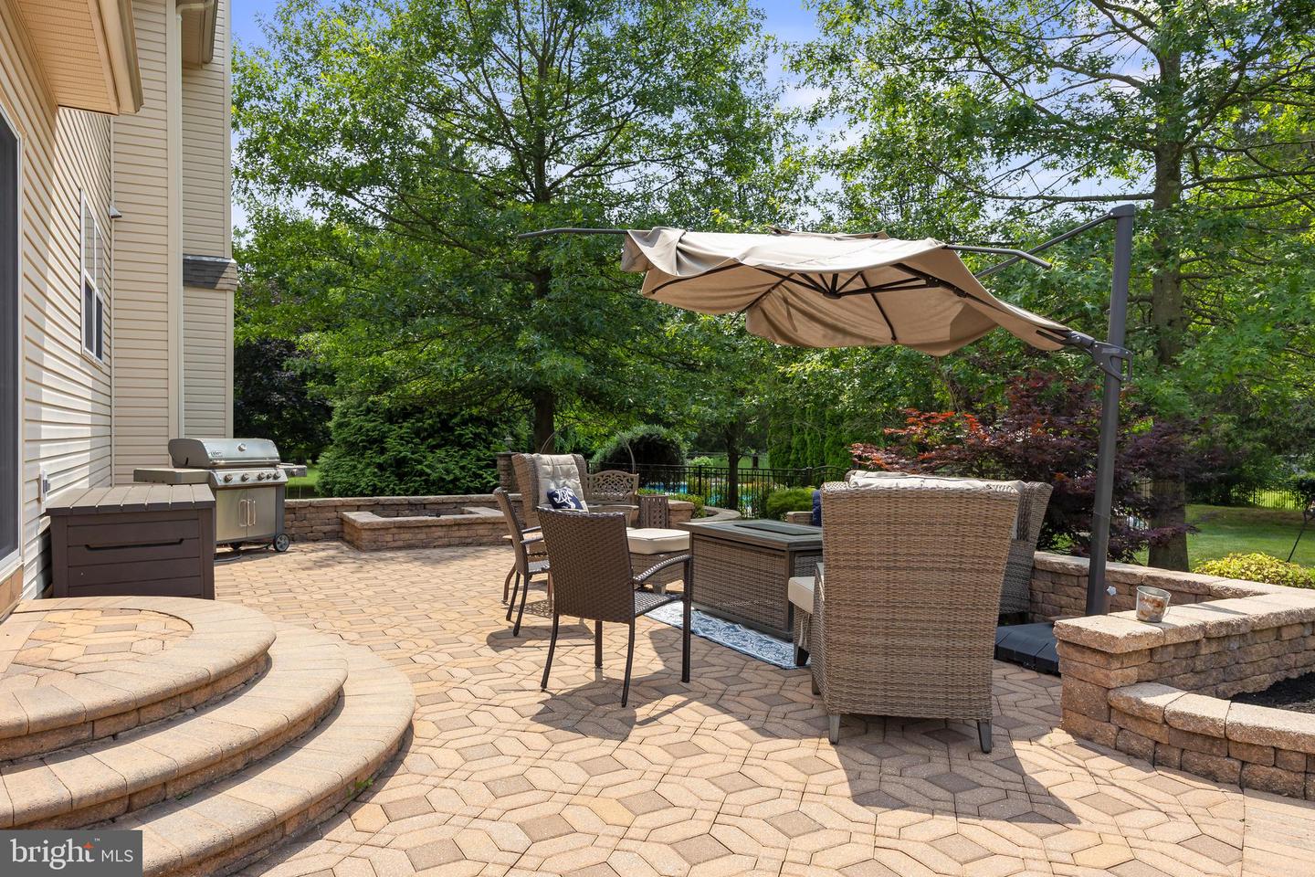 208 Hickory Ln
