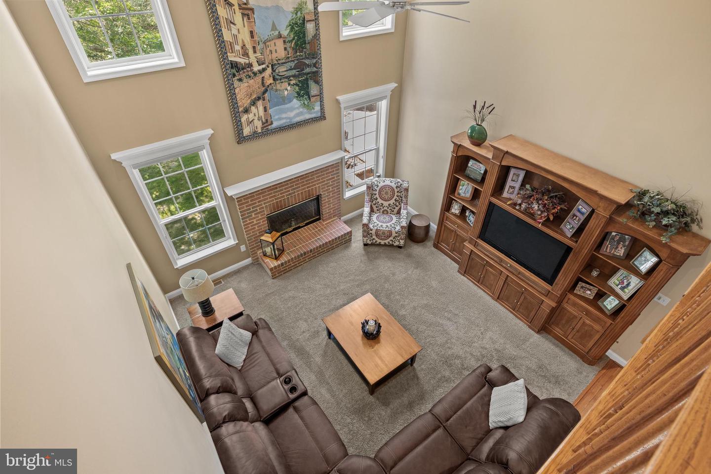 208 Hickory Ln