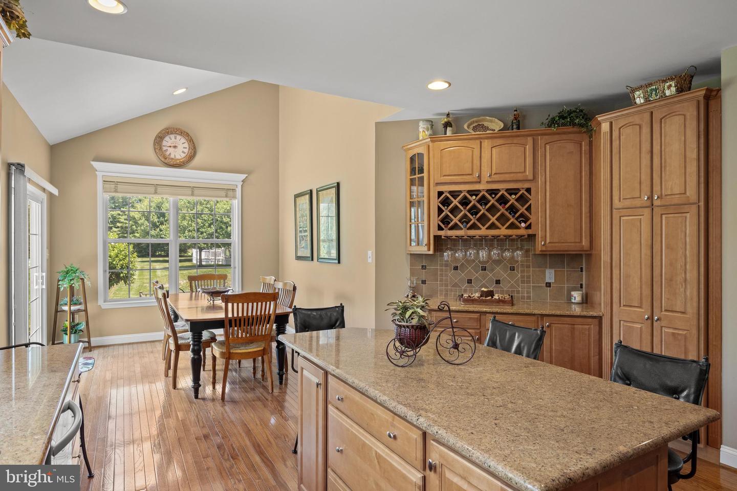 208 Hickory Ln