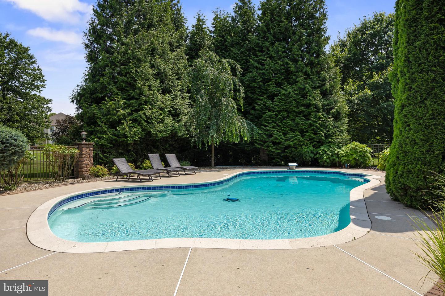 208 Hickory Ln