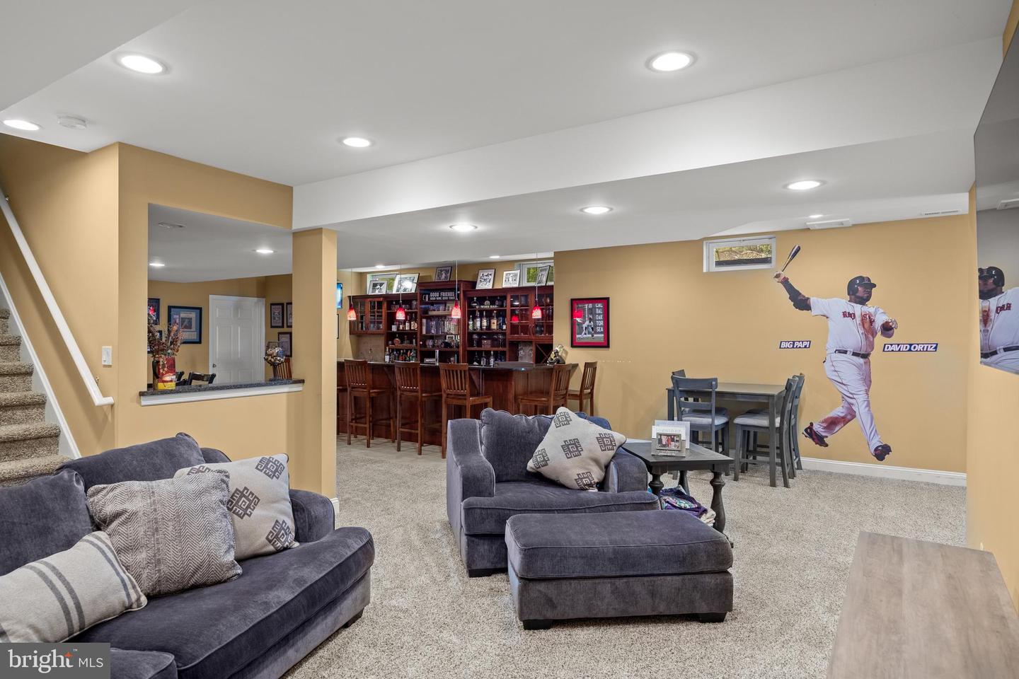 208 Hickory Ln