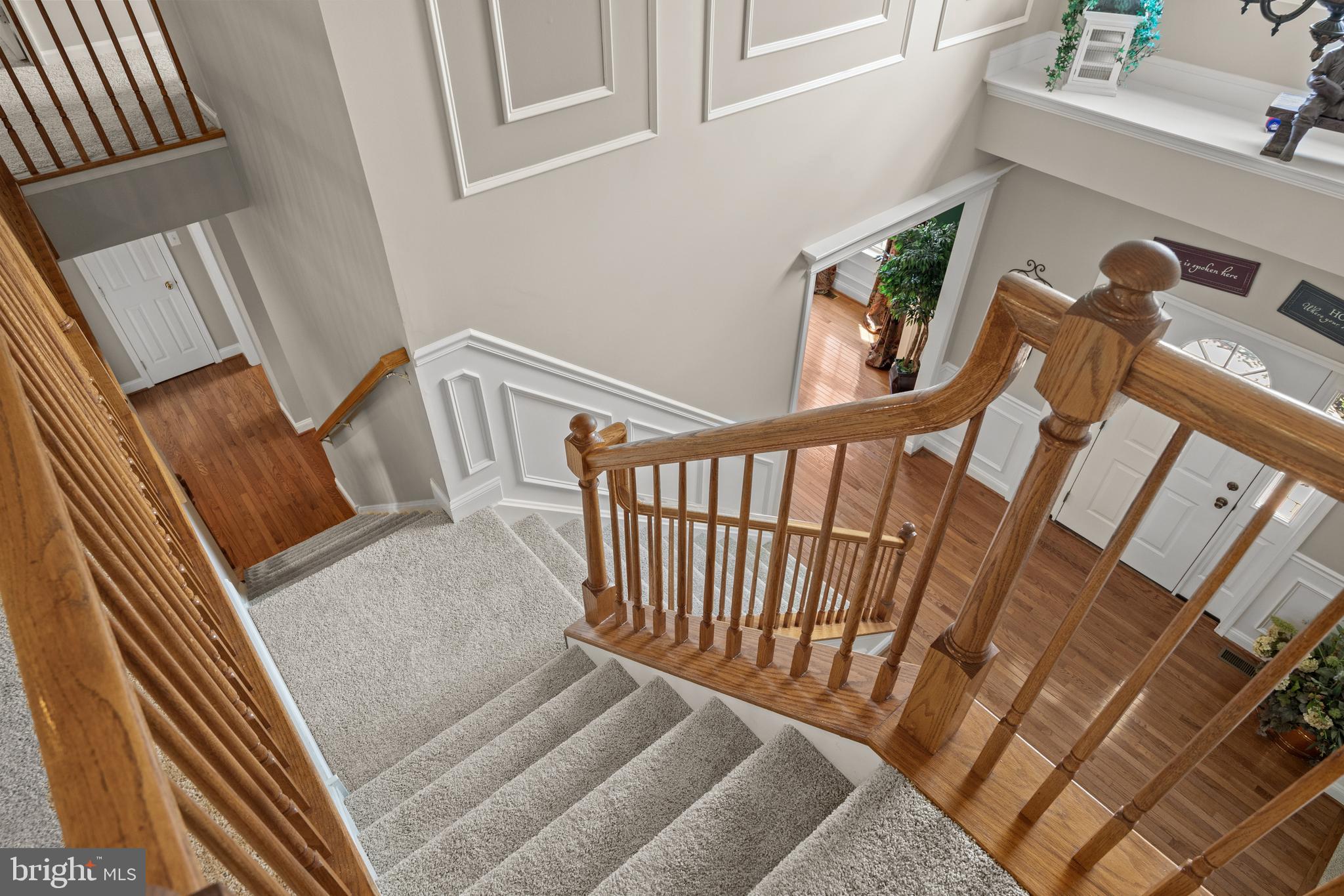 208 Hickory Ln
