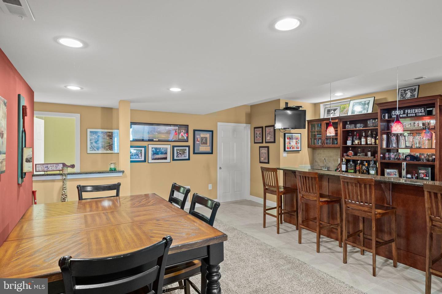 208 Hickory Ln