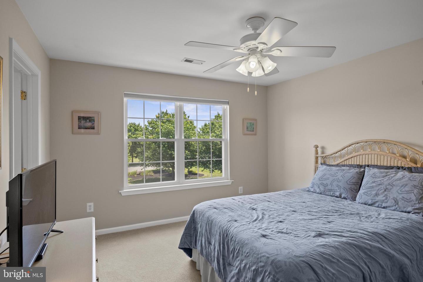 208 Hickory Ln