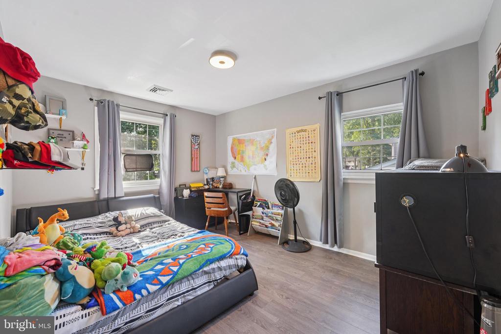 14 Bells Lake Dr