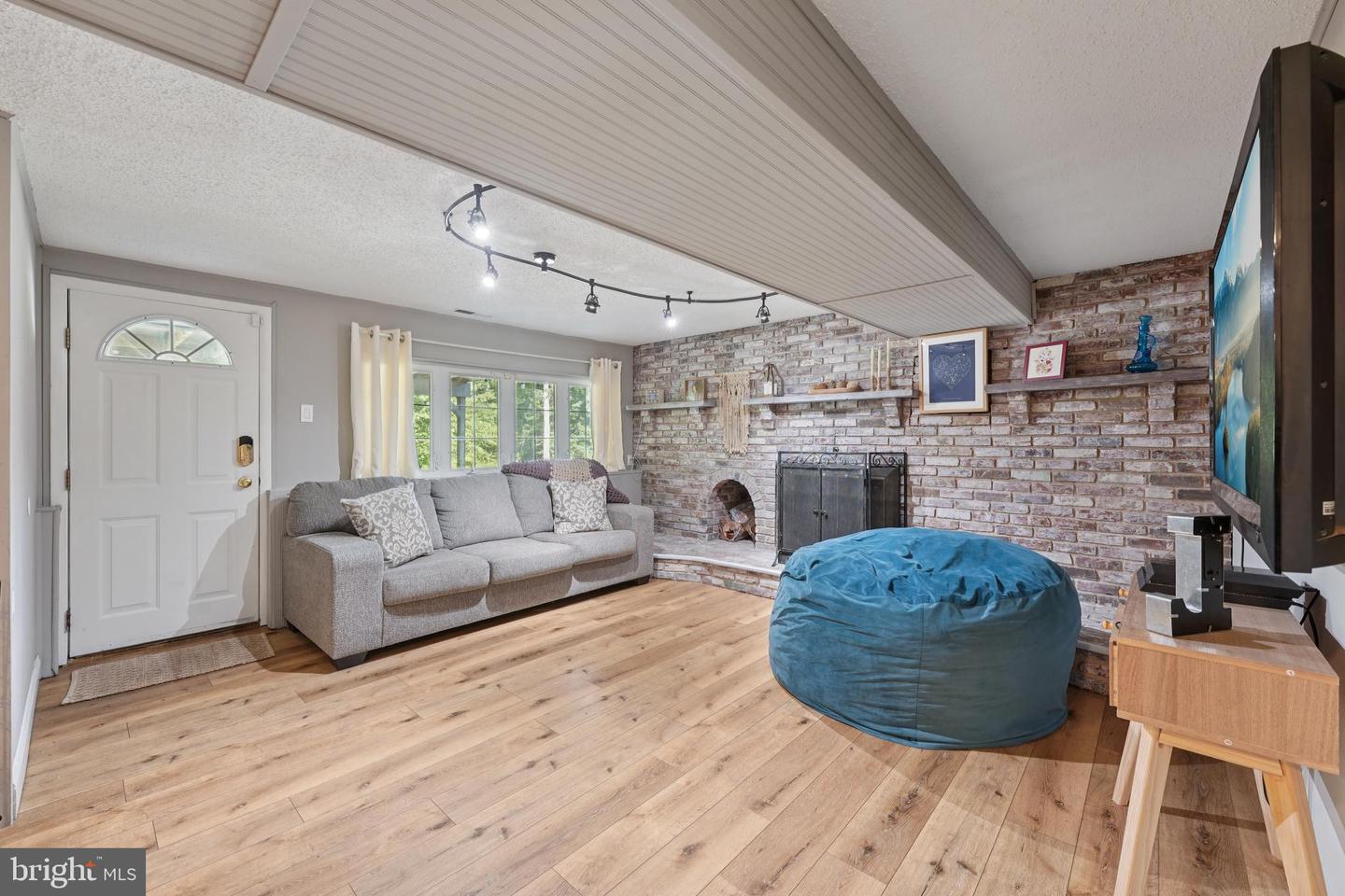 14 Bells Lake Dr