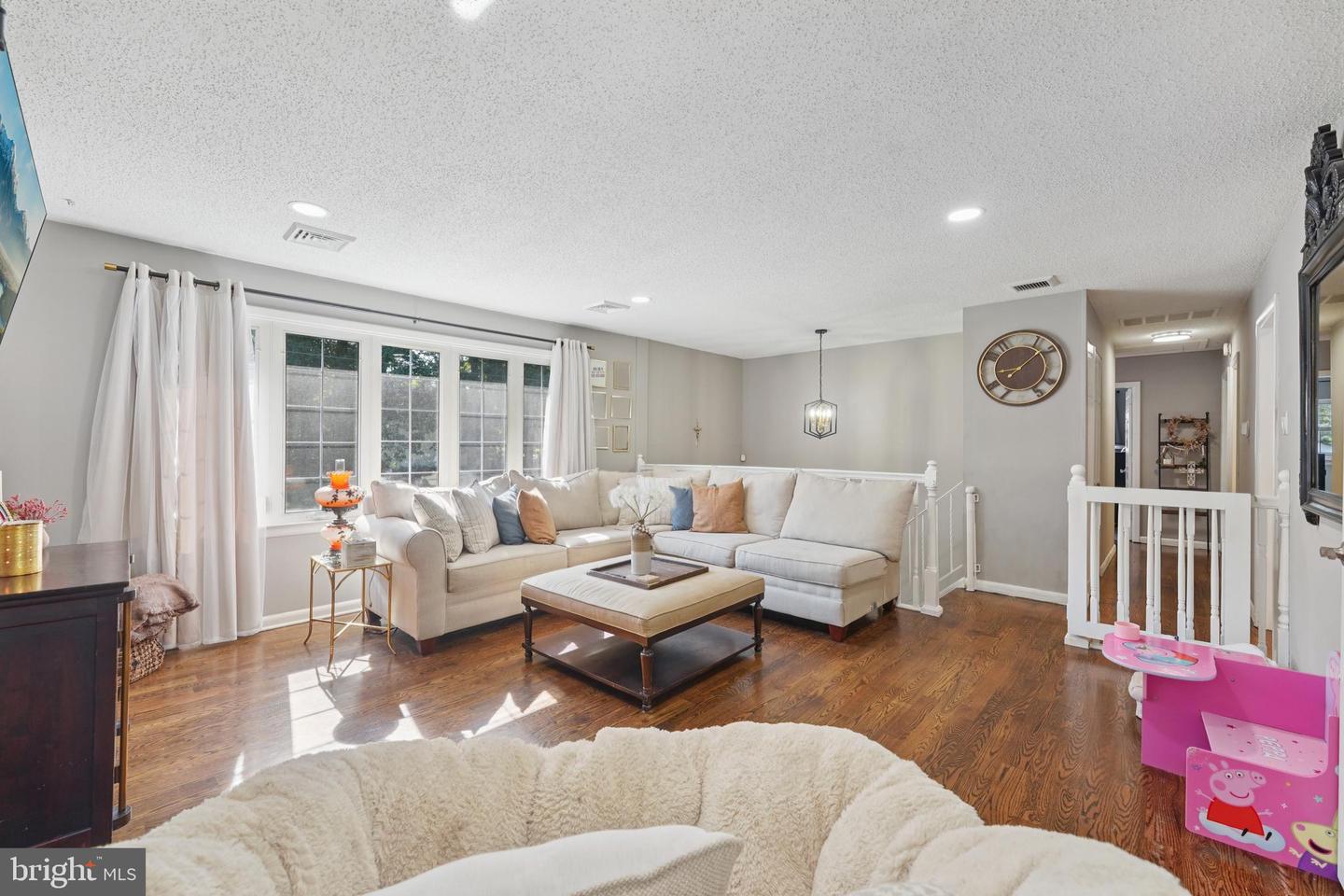 14 Bells Lake Dr