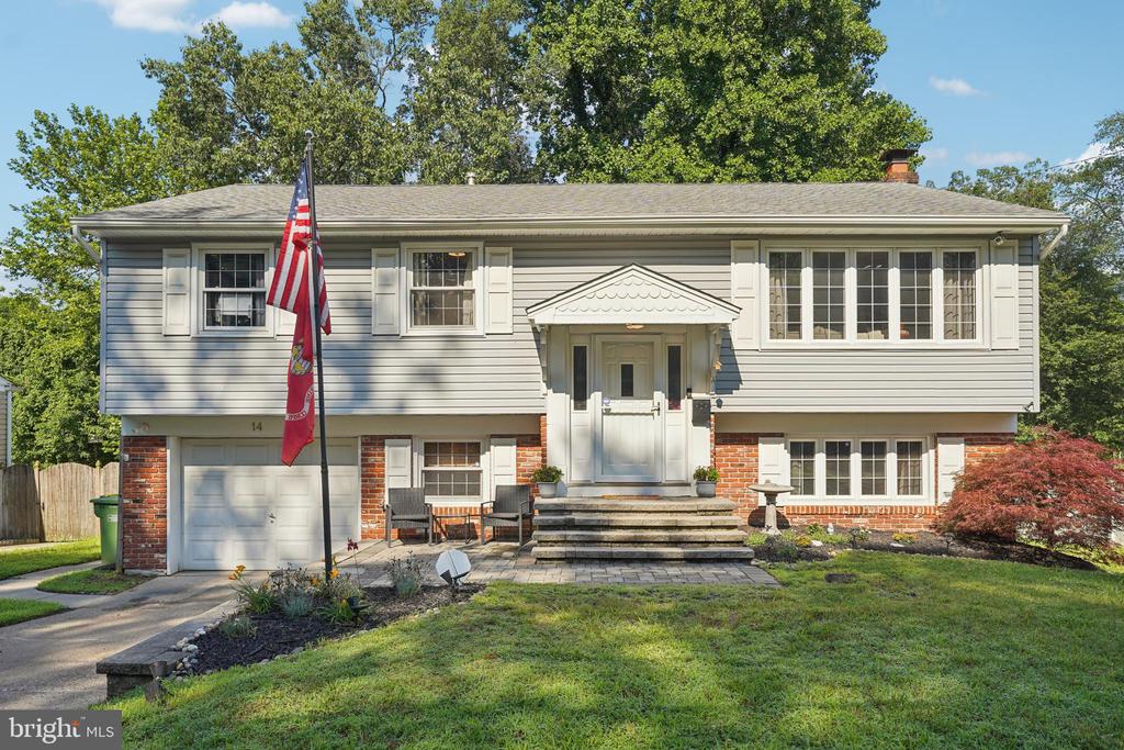 14 Bells Lake Dr
