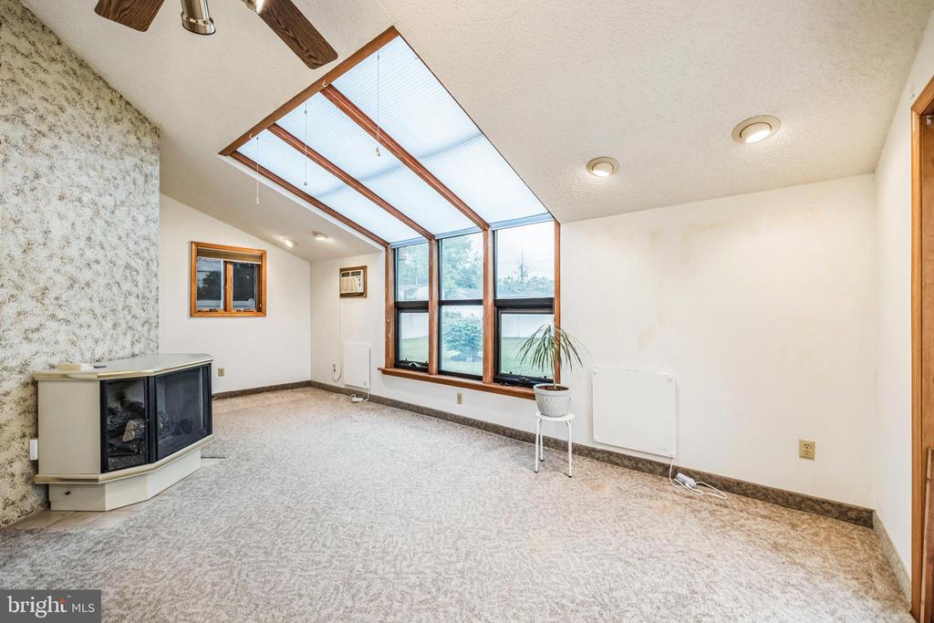 225 CAPITAL DRIVE