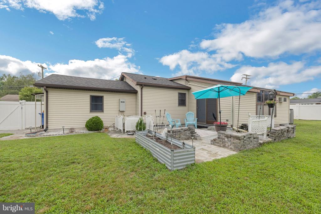 225 CAPITAL DRIVE
