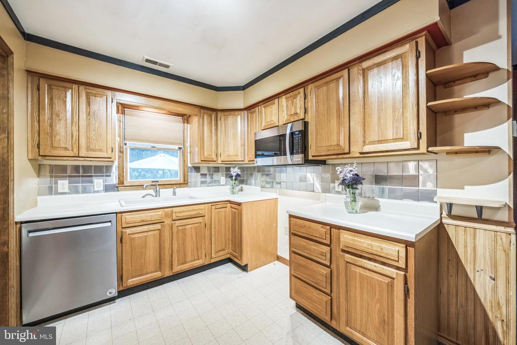 225 CAPITAL DRIVE