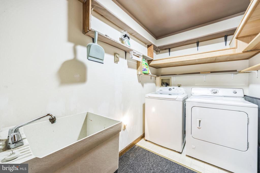 225 CAPITAL DRIVE