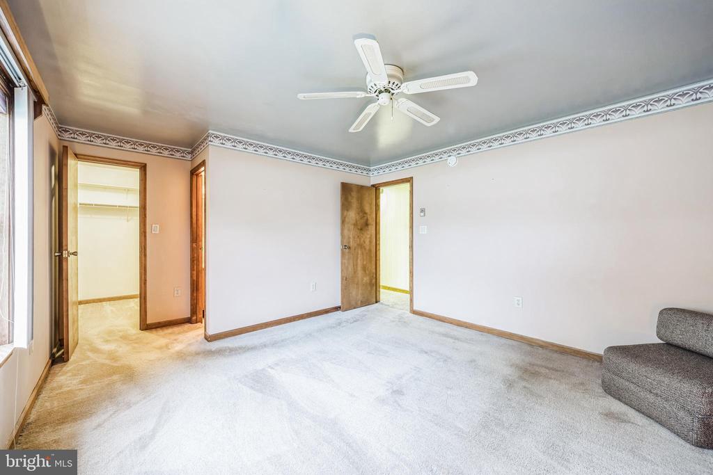 225 CAPITAL DRIVE