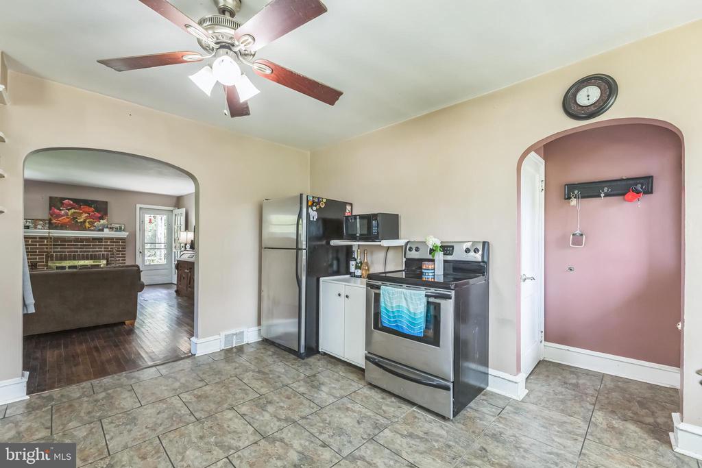 216 DICKINSON ROAD