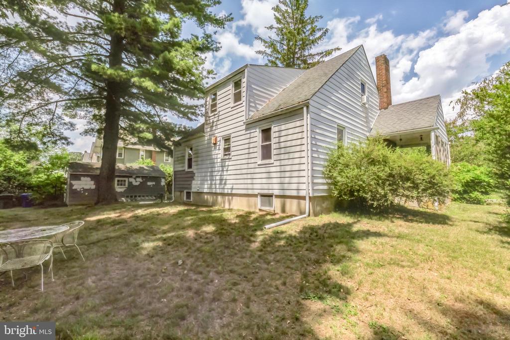 216 DICKINSON ROAD